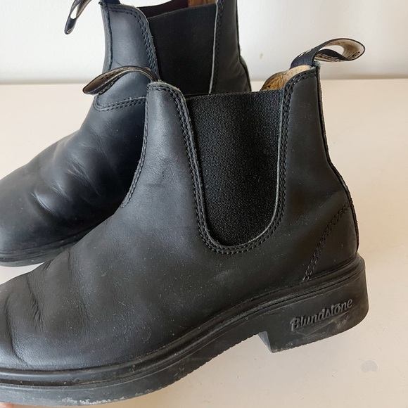 Blundstone Black Chisel-toe Leather Boots | Size 5 - Picture 2 of 5